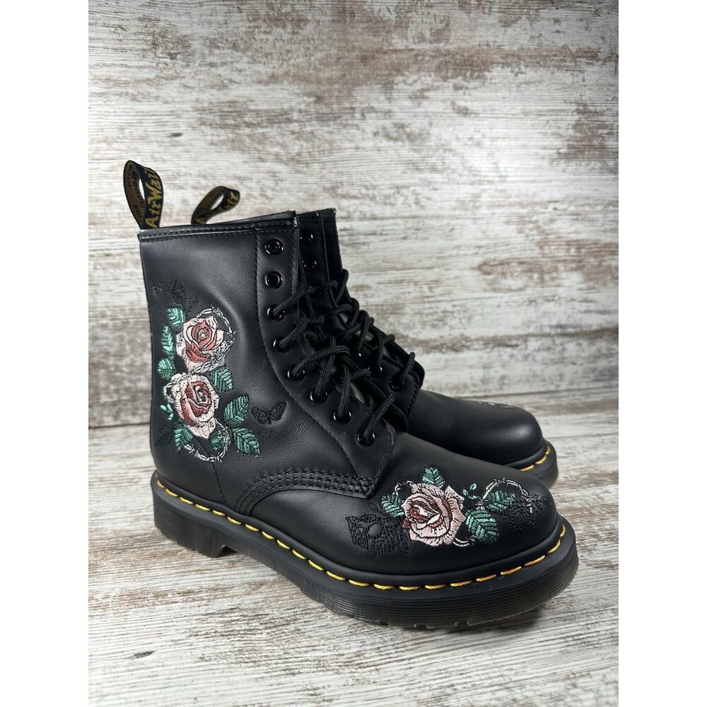 Women's Dr. Marten's 1460 Vonda Chain II Black Combat Ankle Boots Sz 7 EUC!